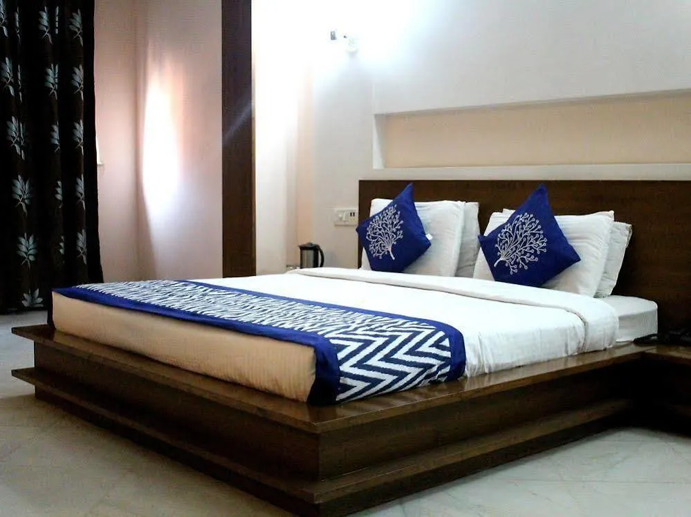 *** Hotel Oyo Rooms Vikas Puri New Delhi India